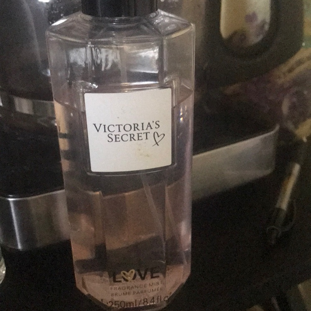 Victoria’s Secret Love mist 8.4 fl. oz.